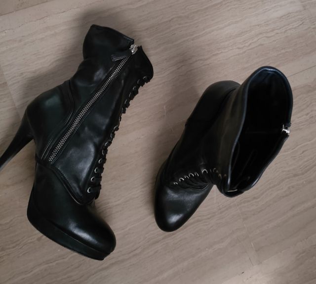 Stivaletti in vera pelle con plateau