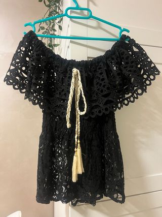 Blusa bohemia negra bordada ojal