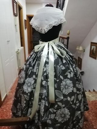 Falda huertana con manteletas