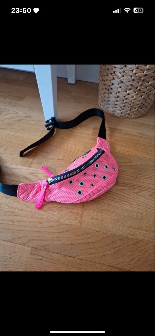 Riñonera rosa Lefties