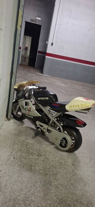 Mini moto deportiva