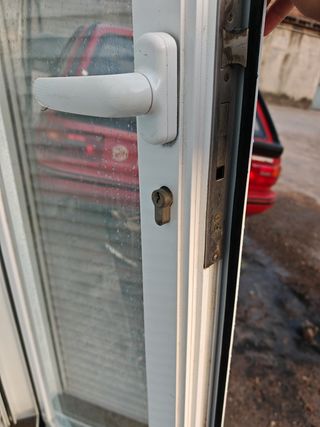 2 Balconeras (I) con cerradura y llave 