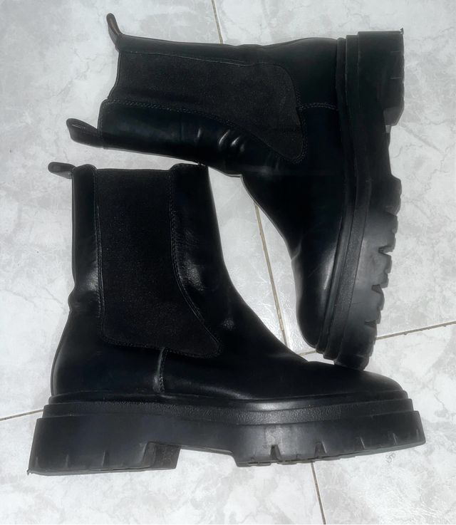 Botas Chelsea Negras con Suela Gruesa