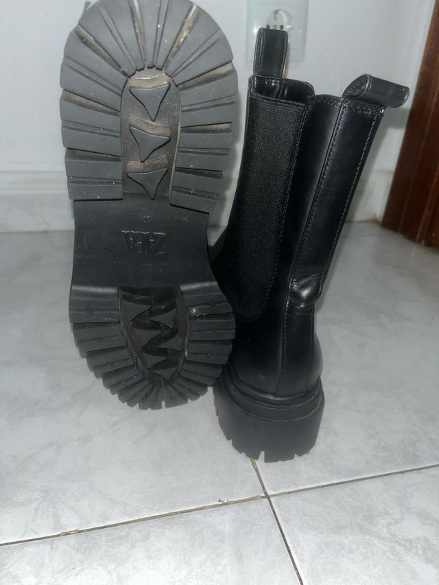 Botas Chelsea Negras con Suela Gruesa