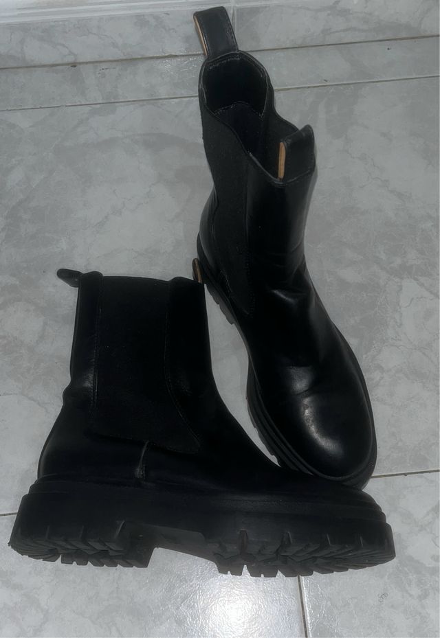 Botas Chelsea Negras con Suela Gruesa