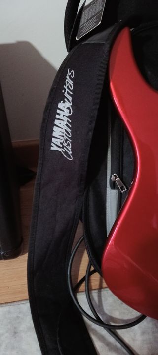 Guitarra Yamaha Roja + Amplificador Marshall