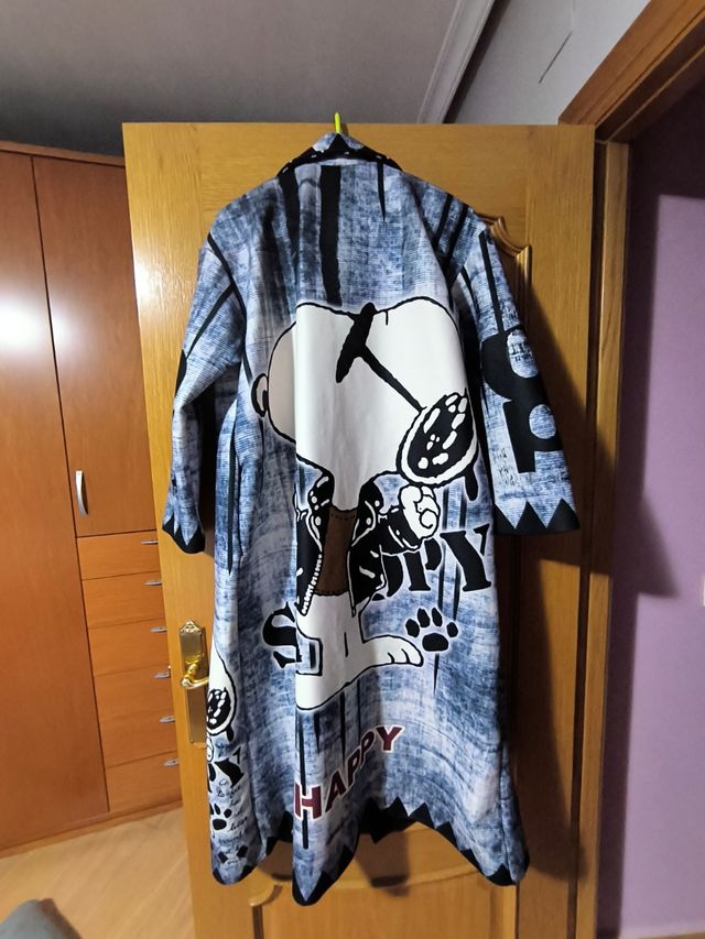 Abrigo Snoopy largo estampado
