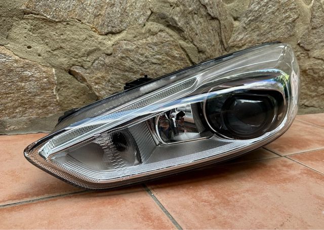 Faro delantero izquierdo Ford Focus MK3