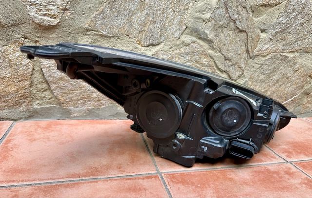 Faro delantero izquierdo Ford Focus MK3