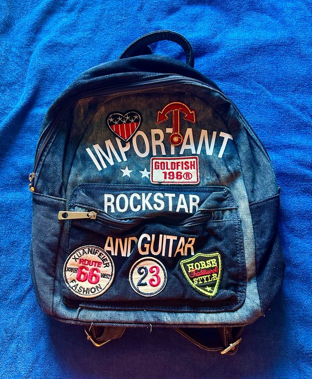 Mochila vaquera urbana con parches