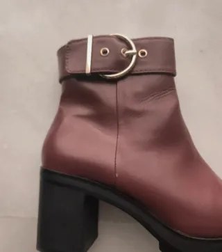 Botas Stradivarius tacón ancho burdeos