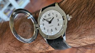Reloj Vostok Braille Blanco y Negro
