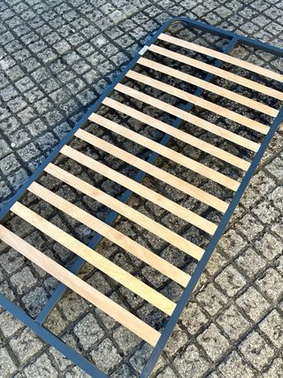 Estrutura de cama com rodas - novo