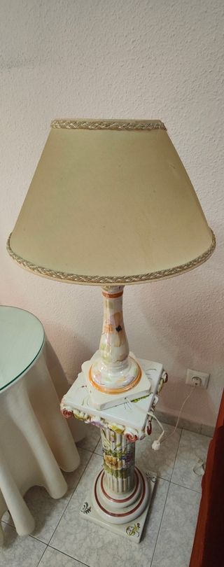 Peana de Porcelana Decoración Floral antigüedad