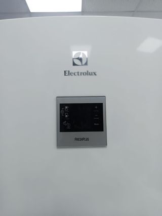 Pack Nevera y Lavadora Electrolux con Garantía