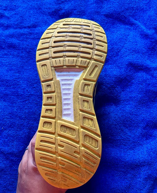 Adidas Negras y Amarillas