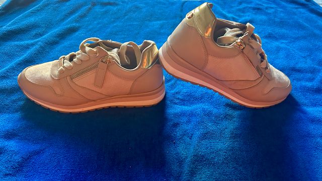 Zapatillas XTI Beige y Doradas