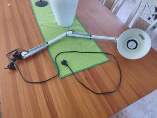 3 Lámparas de escritorio, 1 tipo flexo.