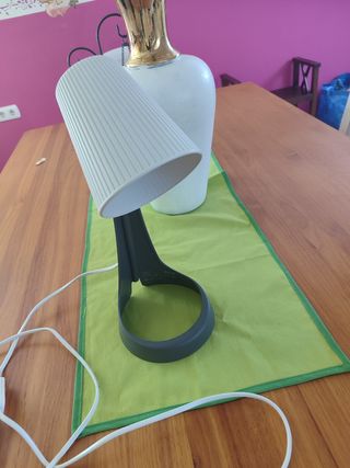 3 Lámparas de escritorio, 1 tipo flexo.