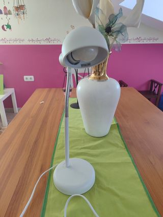 3 Lámparas de escritorio, 1 tipo flexo.