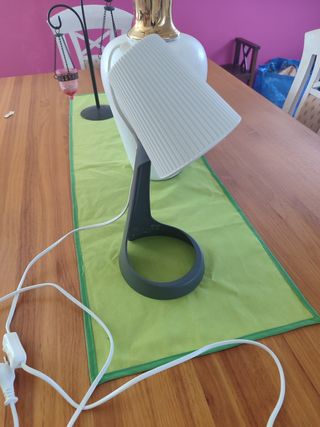 3 Lámparas de escritorio, 1 tipo flexo.