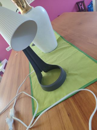 3 Lámparas de escritorio, 1 tipo flexo.