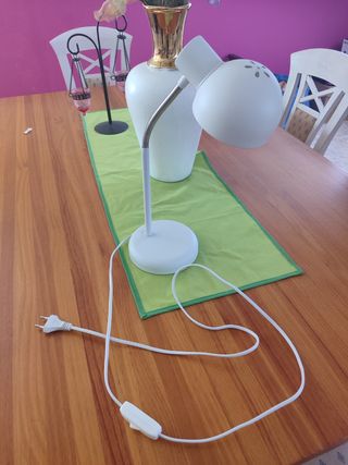 3 Lámparas de escritorio, 1 tipo flexo.