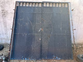 Puerta cochera  con marco
 2,53 ancha  2,60 alta 