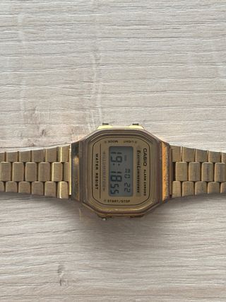 Reloj digital Casio Dorado