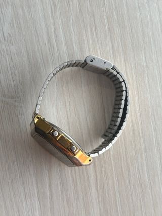 Reloj digital Casio Dorado