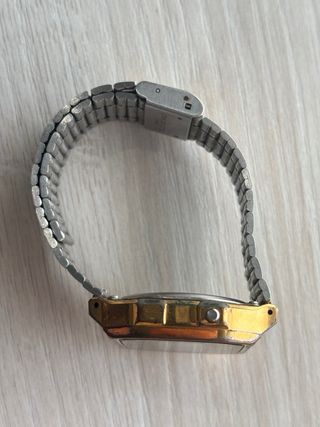 Reloj digital Casio Dorado