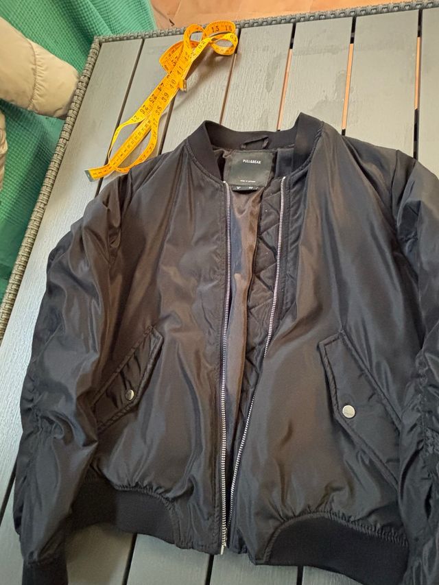 Chaqueta bomber negra Pull&Bear