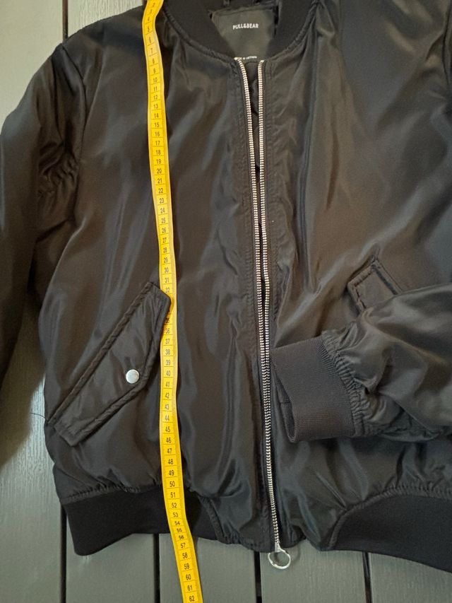 Chaqueta bomber negra Pull&Bear