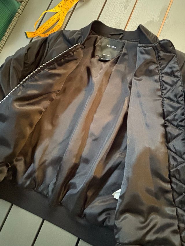Chaqueta bomber negra Pull&Bear