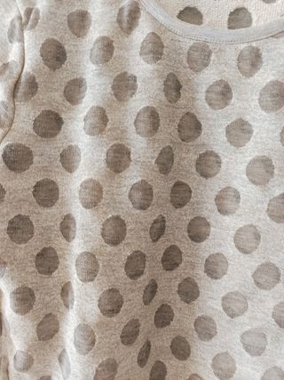 Jersey gris lunares