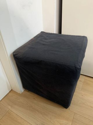 Sgabello cubo nero in tessuto