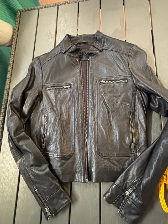 Chaqueta de piel negra