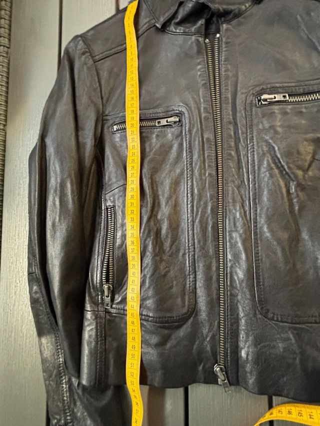 Chaqueta de piel negra