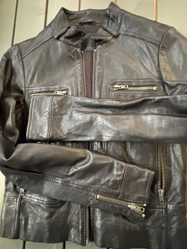 Chaqueta de piel negra