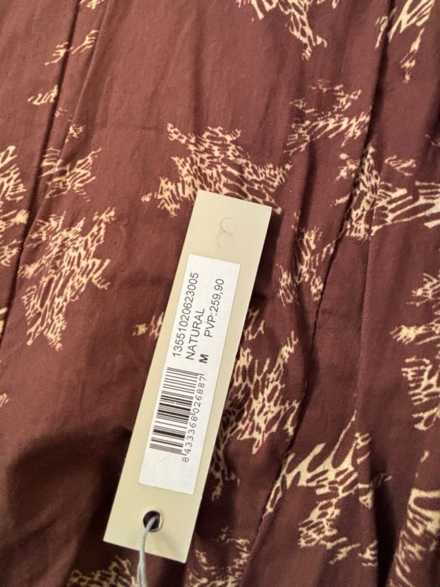 Chaqueta de piel tres cuartos. Totalmente nueva.