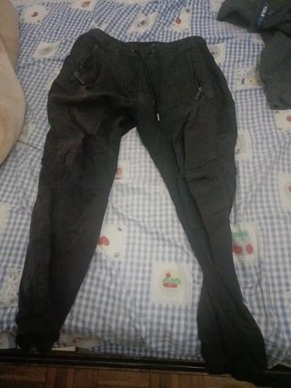 Pantalón negro cargo