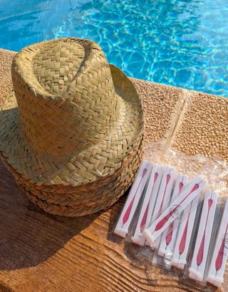 GORROS Y ABANICOS Nuevos