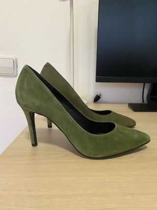 Zapatos de tacón verde ante