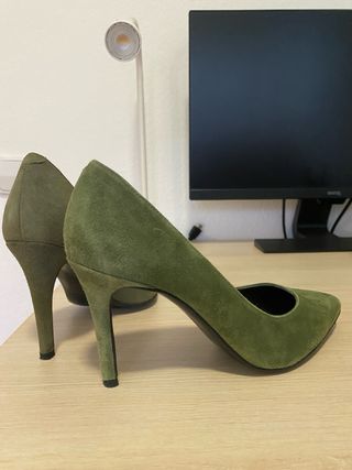 Zapatos de tacón verde ante