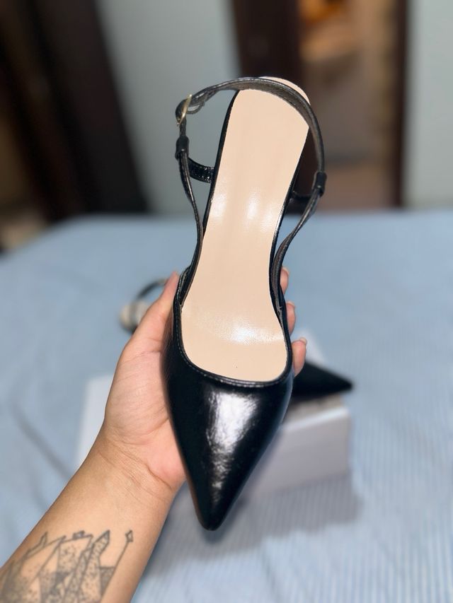 Tacones Clásicos Punta Negra