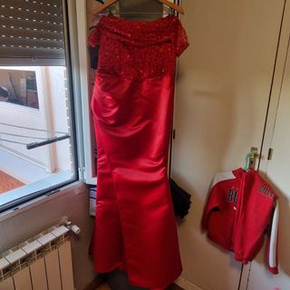Vestido de fiesta rojo hecho a medida