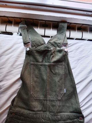 Peto vaquero Bershka verde oliva