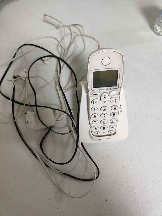 Teléfono inalámbrico Famitel AT 180