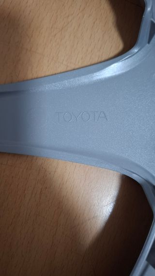 Tapacubos Toyota Plateados