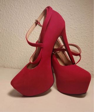 Zapatos de tacón rojos para fiesta. (un solo uso)